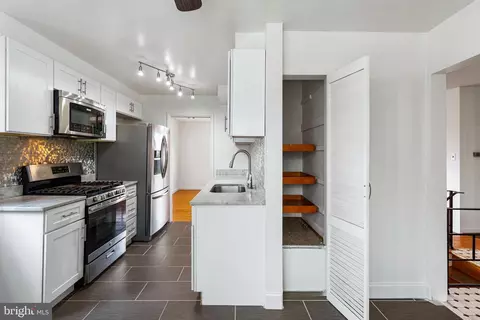 Kitchen - 403 Torrington Pl, Silver Spring, MD 20901 photo 6 of 10