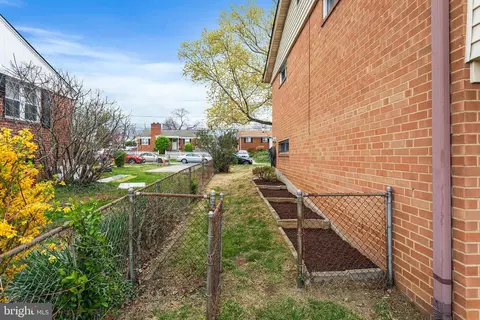 Exterior - 403 Torrington Pl, Silver Spring, MD 20901 photo 7 of 9