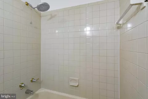Bath - 403 Torrington Pl, Silver Spring, MD 20901 photo 2 of 3