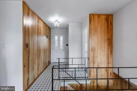 Entry Way - 403 Torrington Pl, Silver Spring, MD 20901 photo 1 of 4
