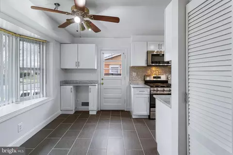 Kitchen - 403 Torrington Pl, Silver Spring, MD 20901 photo 5 of 10