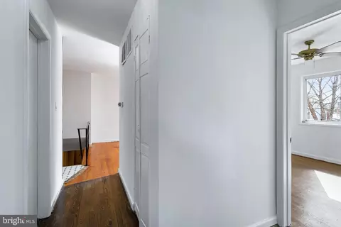 Entry Way - 403 Torrington Pl, Silver Spring, MD 20901 photo 2 of 4