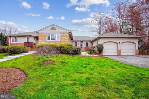 8103 Hampden Ln, Bethesda, MD 20814