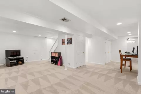 Living - 4105 Danube Ct, Olney, MD 20832 photo 5 of 5
