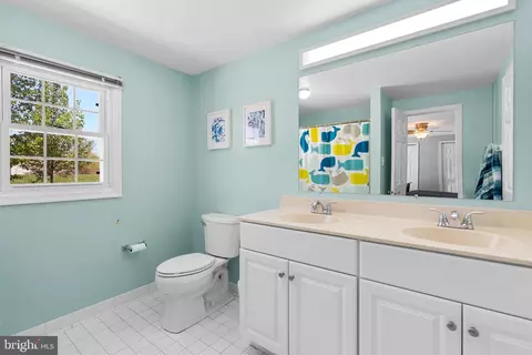 Bath - 4105 Danube Ct, Olney, MD 20832 photo 3 of 4