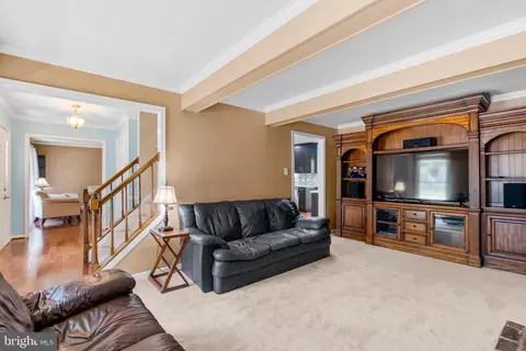 Living - 4105 Danube Ct, Olney, MD 20832 photo 4 of 5
