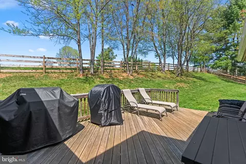 Exterior - 4105 Danube Ct, Olney, MD 20832 photo 4 of 8