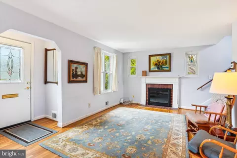 Living - 403 Harding Dr, Silver Spring, MD 20901 photo 1 of 5