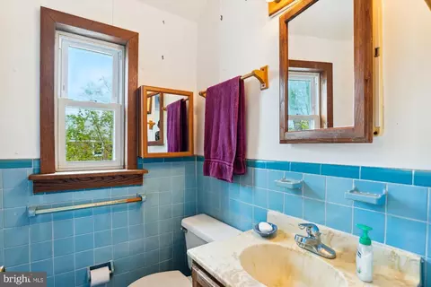 Bath - 403 Harding Dr, Silver Spring, MD 20901 photo 2 of 4