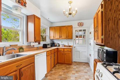 Kitchen - 403 Harding Dr, Silver Spring, MD 20901 photo 2 of 4