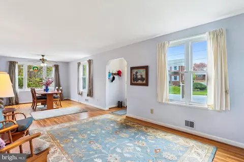 Living - 403 Harding Dr, Silver Spring, MD 20901 photo 4 of 5