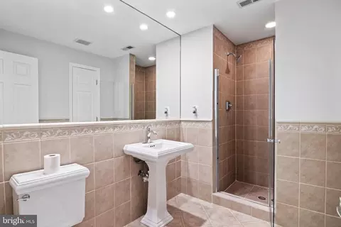 Bath - 1843 Middlebridge Dr, Silver Spring, MD 20906 photo 6 of 6