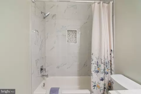 Bath - 1843 Middlebridge Dr, Silver Spring, MD 20906 photo 5 of 6