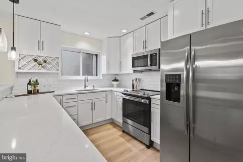 8929 Battery Pl #22, Bethesda, MD 20814