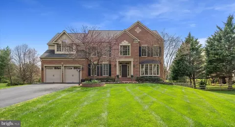 13703 Willow Tree Dr, Rockville, MD 20850