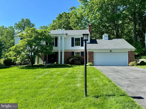 8804 Fox Hills Trl, Potomac, MD 20854