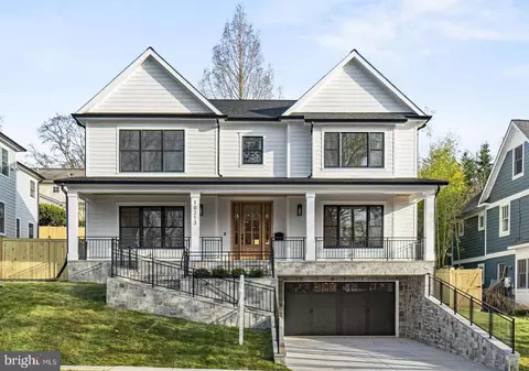 10213 Parkwood Dr, Kensington, MD 20895