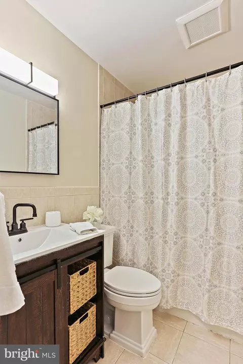 Bath - 403 Eisner St, Silver Spring, MD 20901 photo 4 of 6