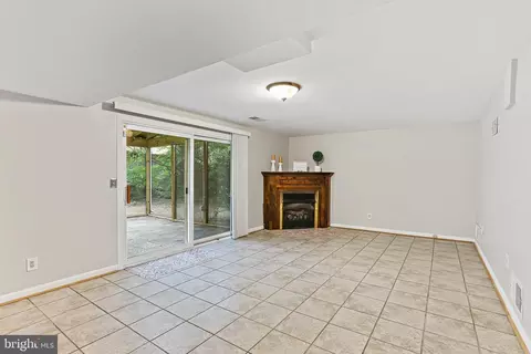 Living - 403 Eisner St, Silver Spring, MD 20901 photo 3 of 3