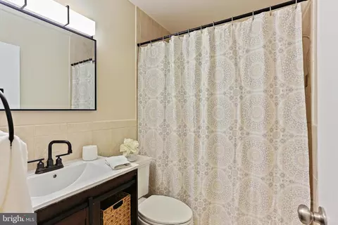 Bath - 403 Eisner St, Silver Spring, MD 20901 photo 3 of 6