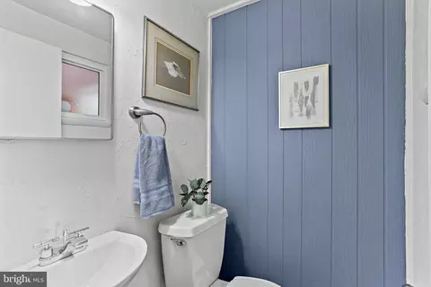 Bath - 403 Eisner St, Silver Spring, MD 20901 photo 5 of 6