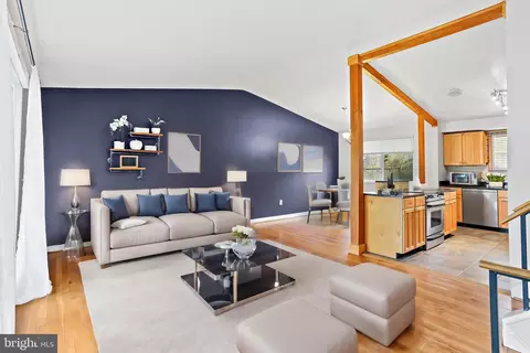 Living - 403 Eisner St, Silver Spring, MD 20901 photo 1 of 3