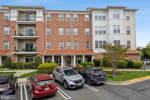 130 Chevy Chase St #205, Gaithersburg, MD 20878