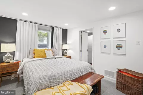 Bedroom - 4409 Garrett Park Rd, Silver Spring, MD 20906 photo 3 of 4
