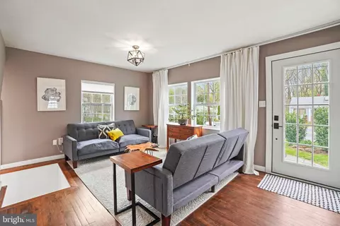 Living - 4409 Garrett Park Rd, Silver Spring, MD 20906 photo 1 of 2
