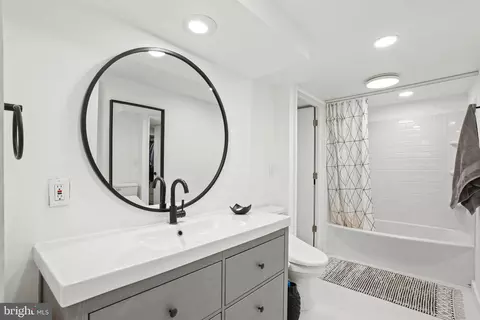 Bath - 4409 Garrett Park Rd, Silver Spring, MD 20906 photo 2 of 2
