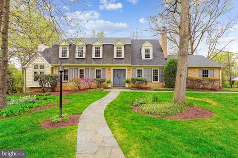 11201 Powder Horn Dr, Potomac, MD 20854