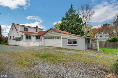 Exterior - 11403 Kenton Dr, Silver Spring, MD 20902 photo 2 of 16