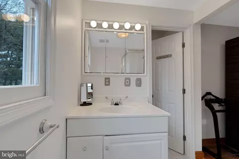 Bath - 11403 Kenton Dr, Silver Spring, MD 20902 photo 3 of 4
