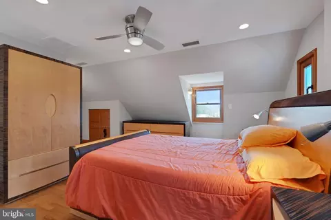Bedroom - 11403 Kenton Dr, Silver Spring, MD 20902 photo 4 of 6