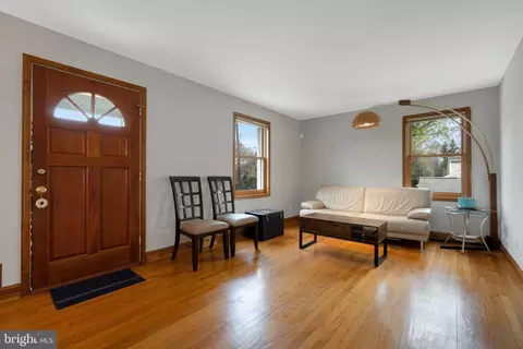 Living - 11403 Kenton Dr, Silver Spring, MD 20902 photo 2 of 3