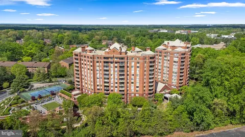 5800 Nicholson Ln #1-401, Rockville, MD 20852