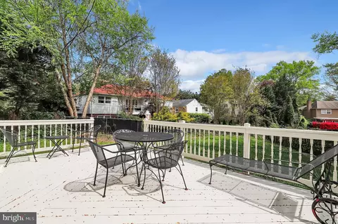 Exterior - 10205 Windsor View Dr, Potomac, MD 20854 photo 6 of 8