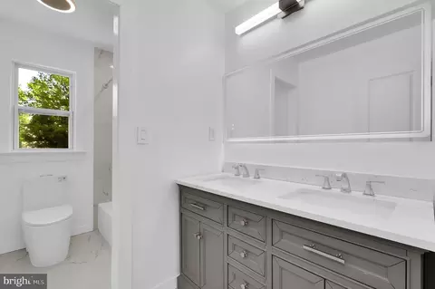 Bath - 10205 Windsor View Dr, Potomac, MD 20854 photo 3 of 8