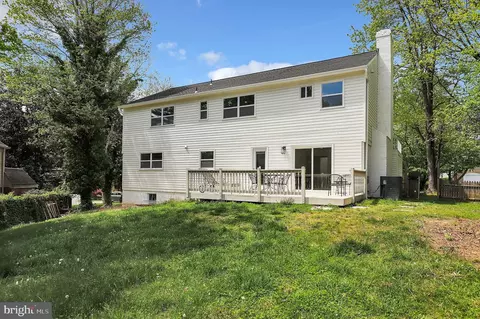 Exterior - 10205 Windsor View Dr, Potomac, MD 20854 photo 4 of 8