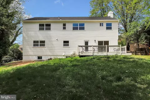 Exterior - 10205 Windsor View Dr, Potomac, MD 20854 photo 5 of 8