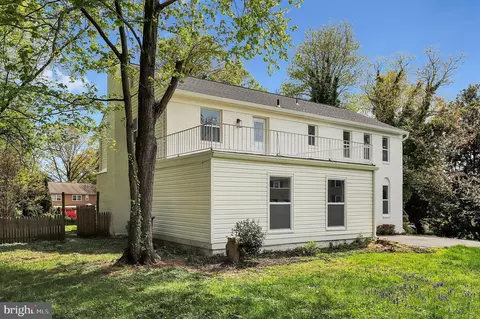 Exterior - 10205 Windsor View Dr, Potomac, MD 20854 photo 3 of 8