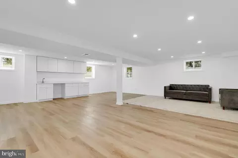 Living - 10205 Windsor View Dr, Potomac, MD 20854 photo 5 of 5