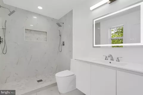 Bath - 10205 Windsor View Dr, Potomac, MD 20854 photo 2 of 8