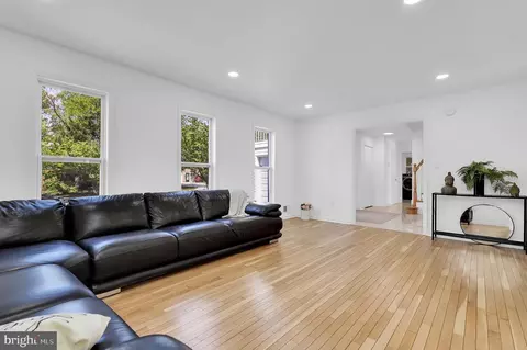 Living - 10205 Windsor View Dr, Potomac, MD 20854 photo 3 of 5