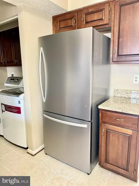 Kitchen - 213 Amberleigh Dr, Silver Spring, MD 20905 photo 5 of 7