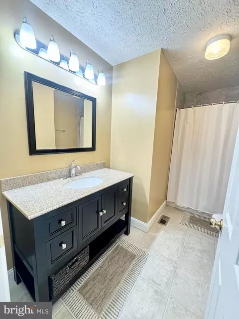 Bath - 213 Amberleigh Dr, Silver Spring, MD 20905 photo 5 of 7