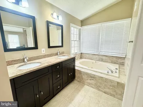 Bath - 213 Amberleigh Dr, Silver Spring, MD 20905 photo 3 of 7