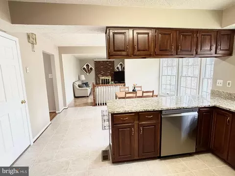 Kitchen - 213 Amberleigh Dr, Silver Spring, MD 20905 photo 3 of 7