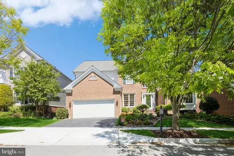 502 Nature Ln, Rockville, MD 20850