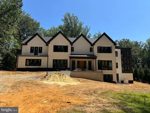 7115 Crail Dr, Bethesda, MD 20817